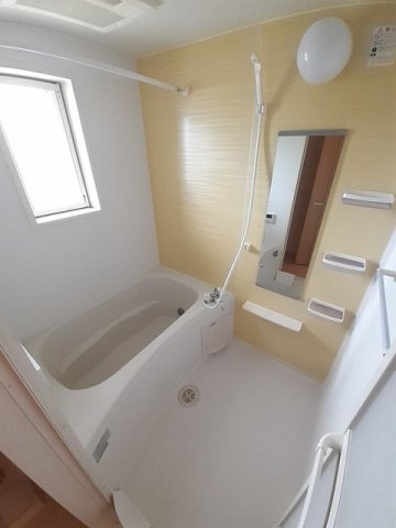 ヒッコリー　リッジ壱番館の浴室|追い焚き・浴室乾燥機付きのお風呂です♪