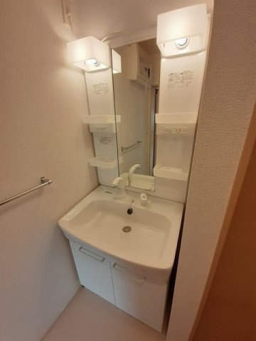 ヒッコリー　リッジ壱番館の洗面所|明るい洗面所です★