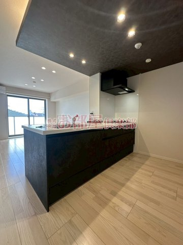 ラ・ルーチェ 東櫛原のキッチン|コンパクトなキッチンで掃除もラクラク