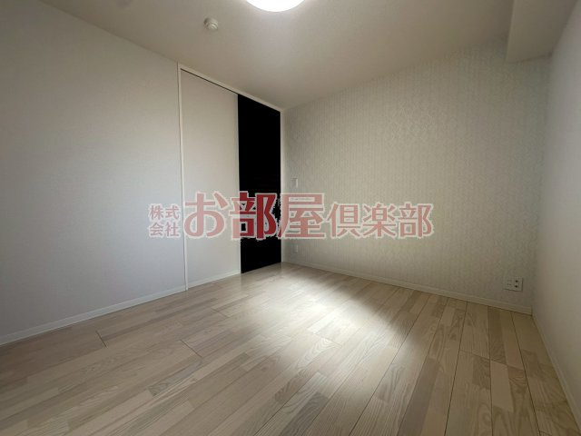 ラ・ルーチェ 東櫛原の洋室|落ち着いた色調の洋室です