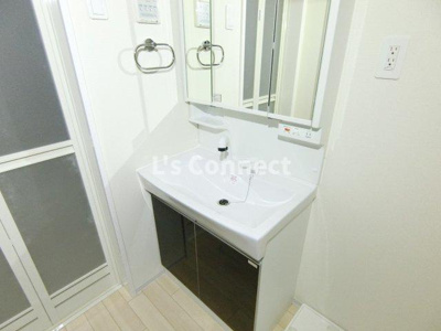 【洗面所】 | ルミエールⅡ | 朝の支度もスムーズな独立洗面台。