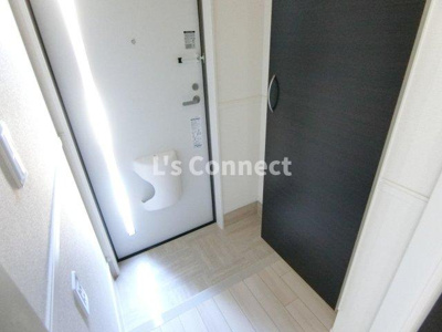 【玄関】 | ルミエールⅡ | 背の高い下駄箱で靴も収納できます。