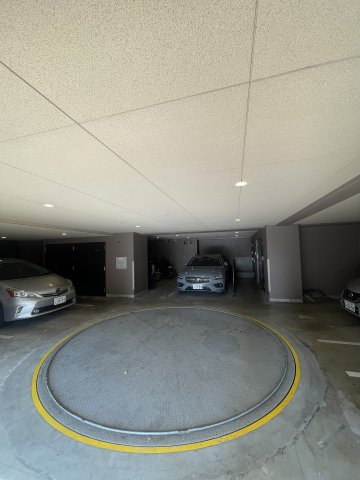 トーシンフェニックス方南町弍番館の駐車場