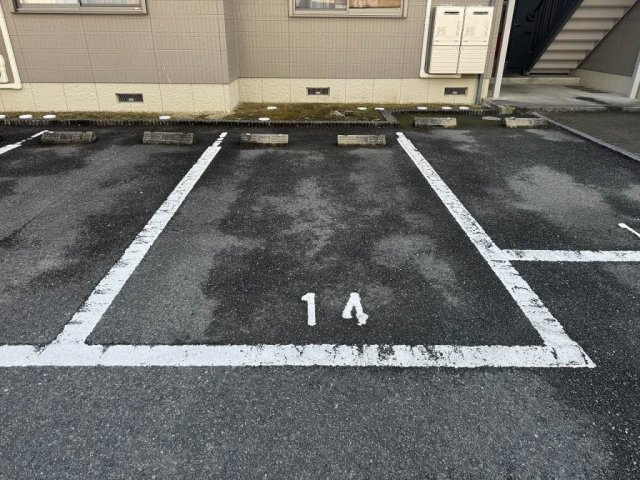 メジンK　B棟の駐車場