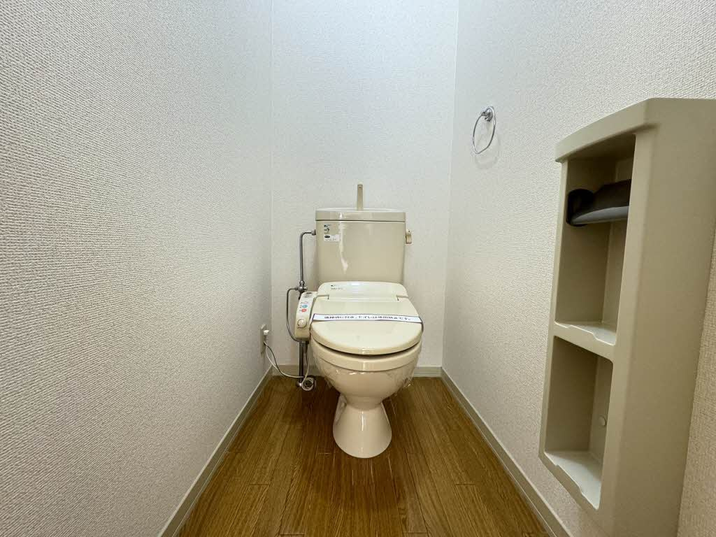 メジンK　B棟のトイレ|ゆったりとした空間のトイレです