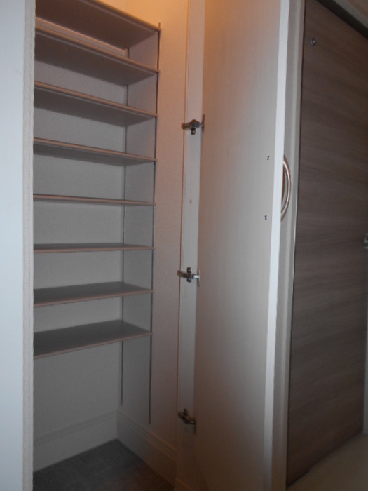 コンフォールドミール北松戸の玄関|玄関 シューズボックス