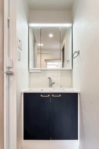 【独立洗面台】 | 藤和南大塚コープ | 充分な大きさの洗面台は収納力大。