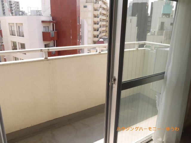 【バルコニー】 | 藤和南大塚コープ | バルコニー面、壁一面の掃き出し窓からたくさんの陽の光が入ってまいります！