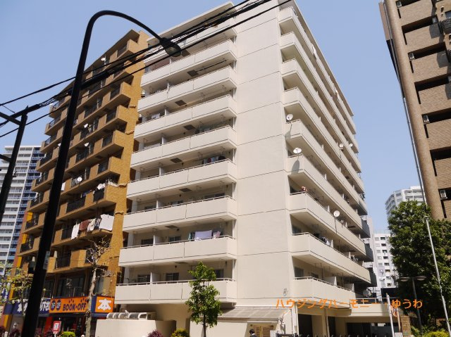 【外観】 | 藤和南大塚コープ | 陽光浴びる外観がシンプルな外観をより際立たせ、人々の記憶に存在感を植え付けます。