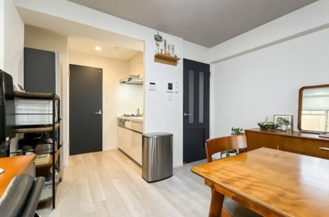 【居間・リビング】 | 藤和南大塚コープ | 居心地のいい暮らしには欠かせない眩い採光。ゆったりとした幅の窓からこの空間に降り注ぐ採光が絶えません。