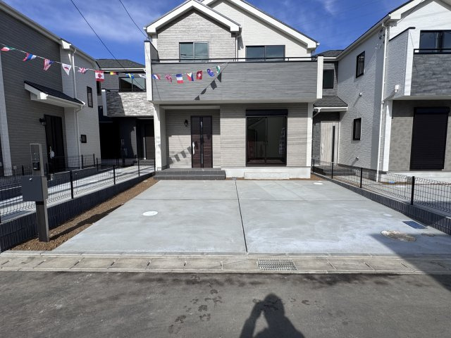 松戸市栗ケ沢新築戸建【栗ケ沢小学校：10分】の駐車場|B号棟駐車スペース・並列2台駐車可