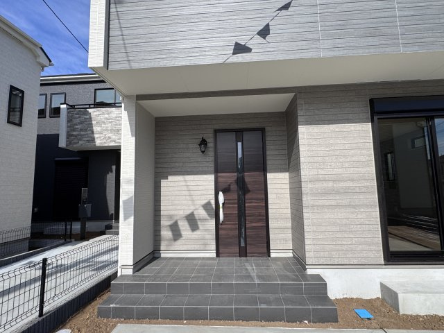 松戸市栗ケ沢新築戸建【栗ケ沢小学校：10分】のエントランス|エントランス・玄関ポーチ