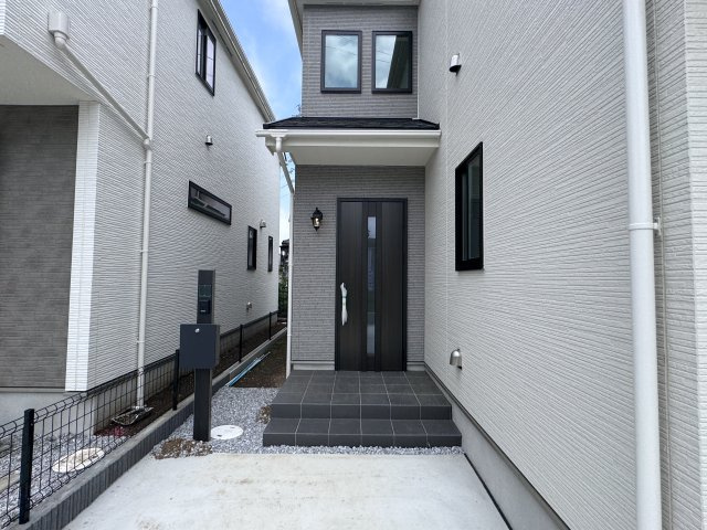 松戸市栗ケ沢新築戸建【栗ケ沢小学校：10分】のエントランス|エントランス・玄関ポーチ