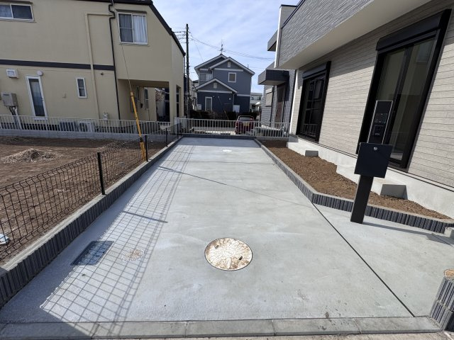 松戸市栗ケ沢新築戸建【栗ケ沢小学校：10分】の駐車場|G号棟駐車スペース・縦列2台駐車可