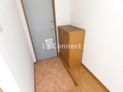 【玄関】 | パセオ・イースト | 下駄箱で靴も収納できます。