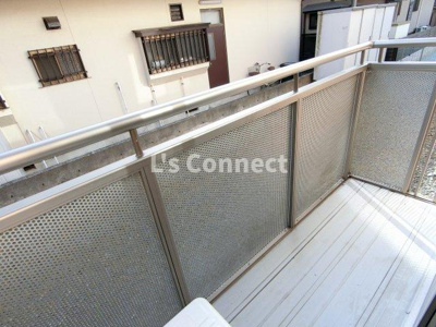 【バルコニー】 | パセオ・イースト | 晴れた日には洗濯物もたくさん干せます。