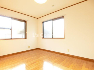 【その他】 | パセオ・イースト | 北側洋室には２面に窓があります。