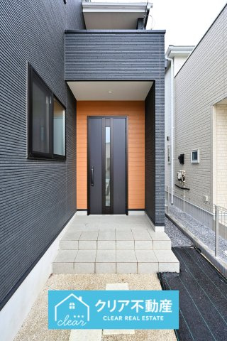 【玄関】 | 館林市西高根町　いろどりアイタウン　全４棟 | 玄関はディンプルキー＆ダブルロックドア採用で防犯対策もバッチリです！