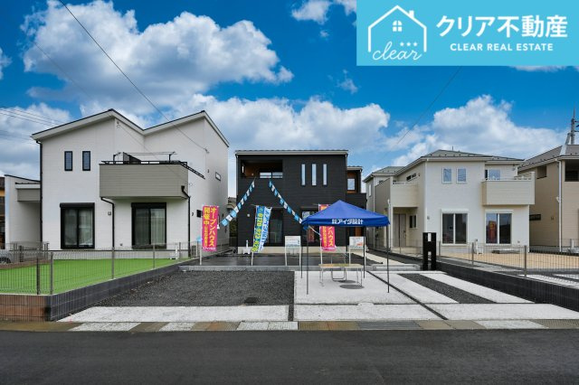 【駐車場】 | 館林市西高根町　いろどりアイタウン　全４棟 | 並列３台駐車可能なゆとりのカースペース！