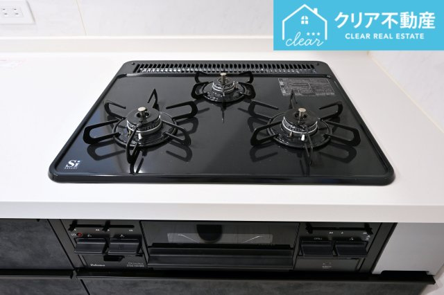 【設備】 | 館林市西高根町　いろどりアイタウン　全４棟 | 三口コンロで家事効率アップ！