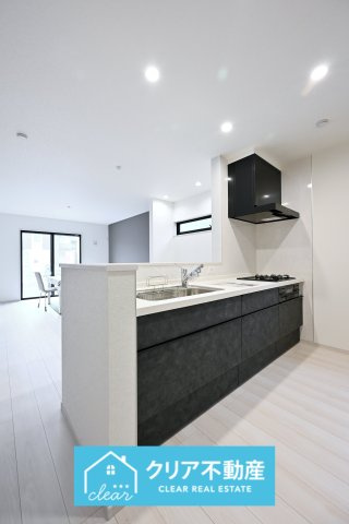 【キッチン】 | 館林市西高根町　いろどりアイタウン　全４棟 | 対面タイプならキッチン内にいながらご家族やお客様との会話が楽しめます