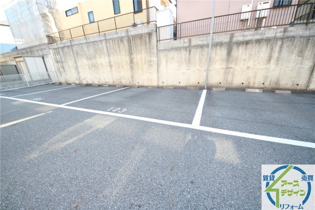 サンクヴィラージュの駐車場