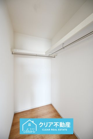 【収納】 | 館林市西高根町　いろどりアイタウン　全４棟 | 憧れのウォークインクローゼットでお洋服もたっぷり収納！
