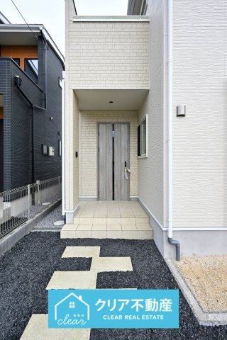 【玄関】 | 館林市西高根町　いろどりアイタウン　全４棟 | 玄関はディンプルキー＆ダブルロックドア採用で防犯対策もバッチリです！