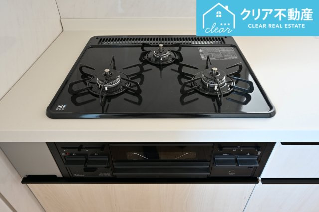 【設備】 | 館林市西高根町　いろどりアイタウン　全４棟 | 三口コンロで家事効率アップ！