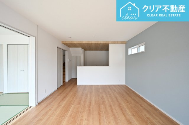 【居間・リビング】 | 館林市西高根町　いろどりアイタウン　全４棟 | 家族揃っての食事が楽しくなる広々としたダイニング♪