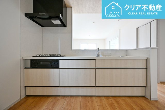 【キッチン】 | 館林市西高根町　いろどりアイタウン　全４棟 | 対面タイプならキッチン内にいながらご家族やお客様との会話が楽しめます