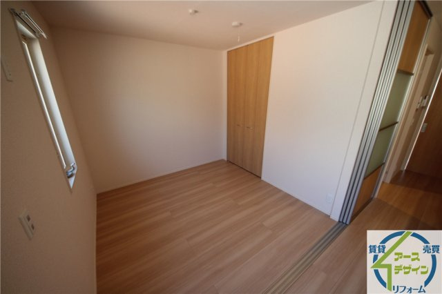 エクレール福井の洋室