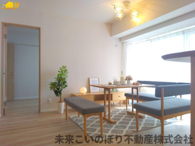 【居間・リビング】 | サンクタスヒューマン久喜 | 一日の中で多くの時間を過すことになるリビングダイニングだからこそ、いつも穏やかな空間であることが必然。爽やかな通風と採光を存分に感じる事が出来る空間です。