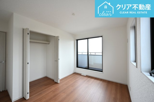 【洋室】 | 館林市西高根町　いろどりアイタウン　全４棟 | 子ども部屋にピッタリな2階の洋室です！