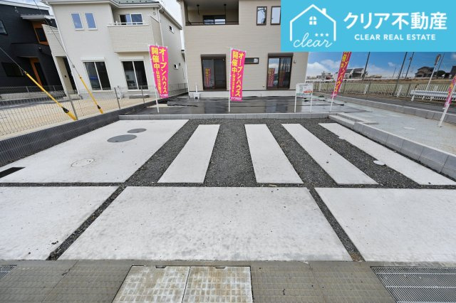 【駐車場】 | 館林市西高根町　いろどりアイタウン　全４棟 | 並列３台駐車可能なゆとりのカースペース！