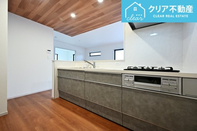 【キッチン】 | 館林市西高根町　いろどりアイタウン　全４棟 | 対面タイプならキッチン内にいながらご家族やお客様との会話が楽しめます