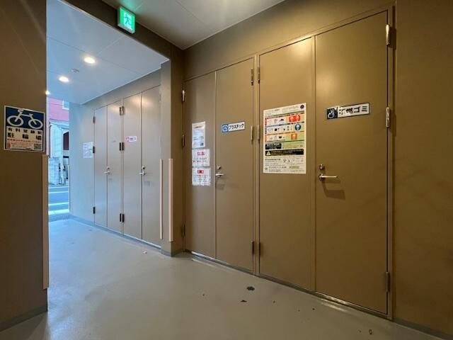 ＨＹ’ｓ　ＭＩＮＯＷＡ　Ⅱのエントランス