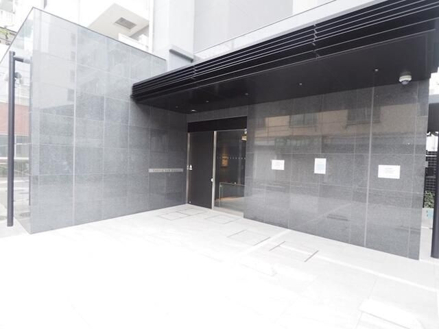 クレヴィアリグゼ日暮里のエントランス