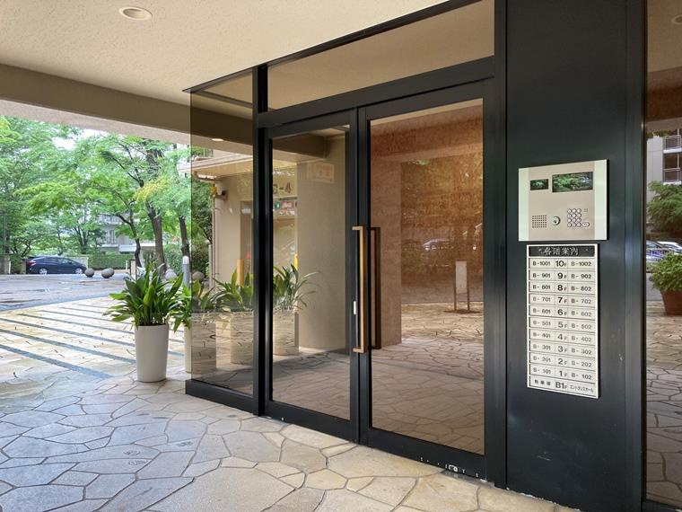 みはらしの家Ｂ棟のエントランス