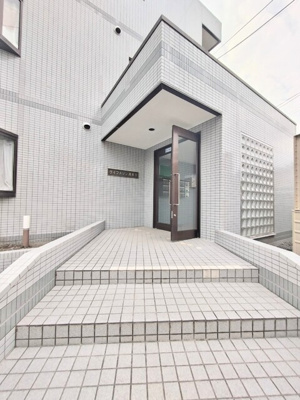 重厚感のあるエントランス