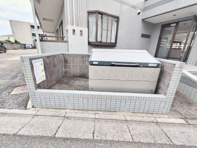 敷地内ゴミ置き場あります。