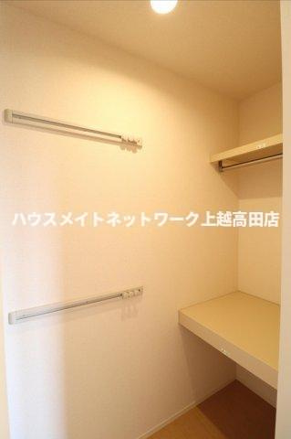 ドゥ プラージュの収納|ウォークインクローゼット（参考同型202号室室内写真　反転タイプ）