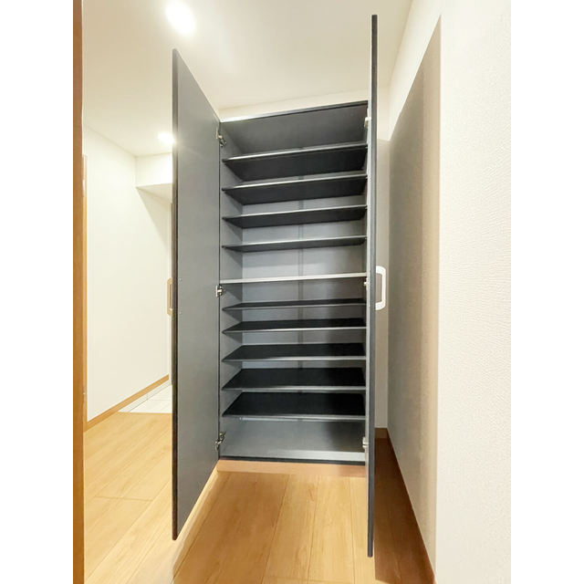 アーバハイツ六町環七北通りの玄関|靴箱