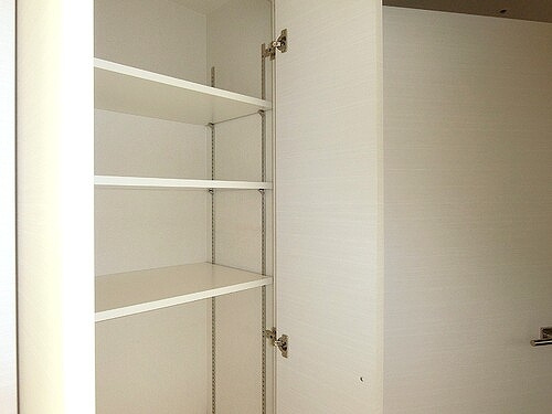 シティトリエ京橋の収納|廊下収納　※2023年9月撮影