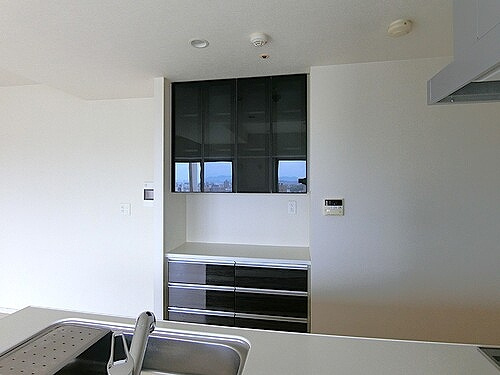 シティトリエ京橋のキッチン|カップボード　※2023年8月撮影