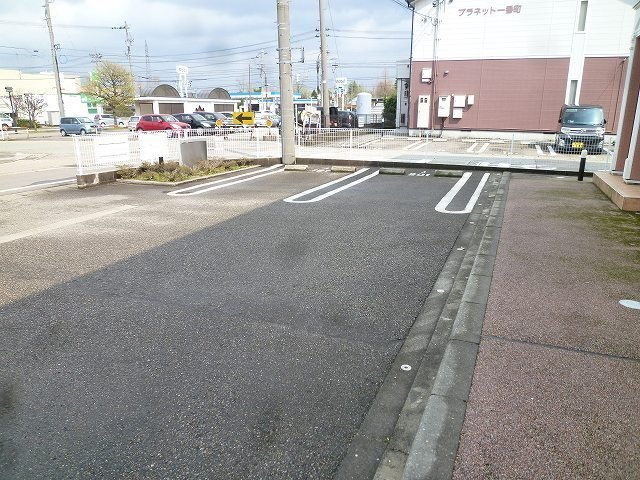 ディライト一番町の駐車場