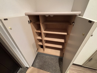 玄関の下駄箱収納