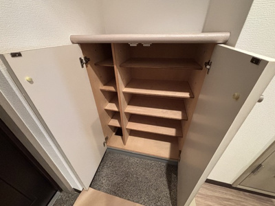 玄関の下駄箱収納
