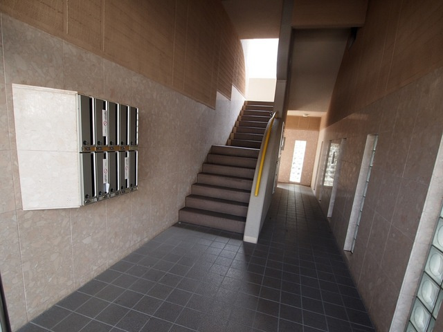 エスポワール三郷のエントランス