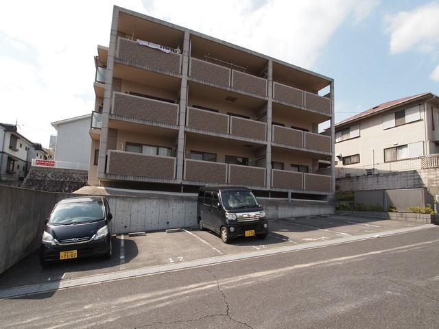 エスポワール三郷の駐車場